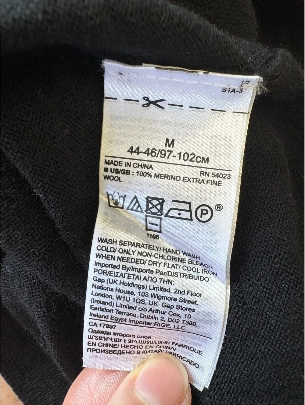 Banana Republic 100% Merino Wool Sweater Men’s Medium Black Gray Striped